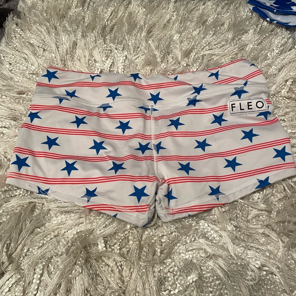 Fleo large blue white striped stars shorts